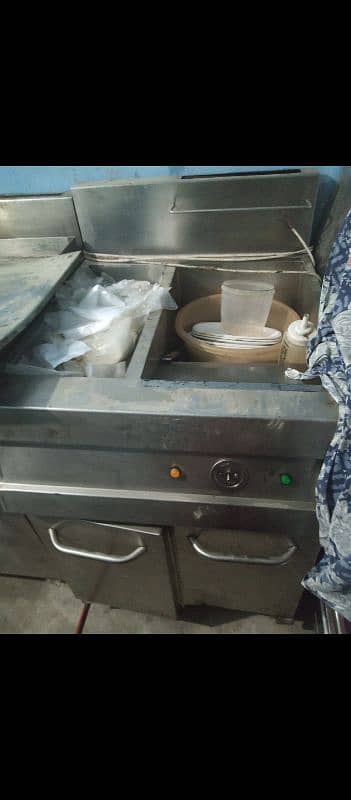 B,B,q angithi , double fryer, larg hot plate available 2