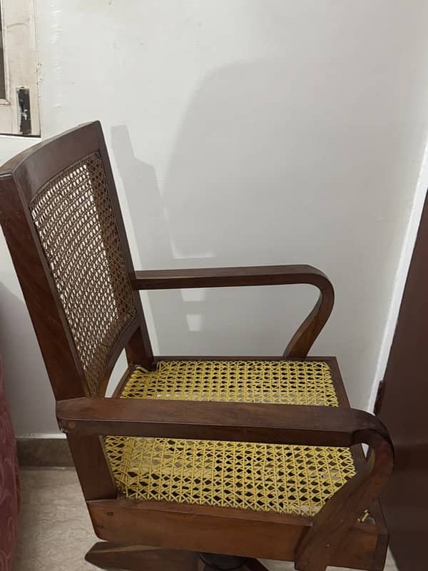 Wooden Chair breathable 2