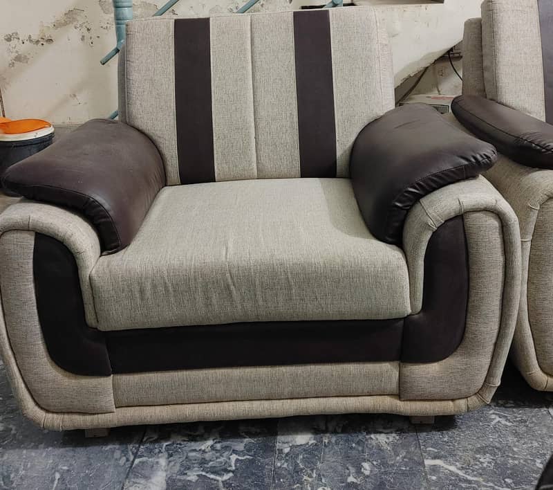 Jute, leather sofa, Modern furniture shop welcome chowk, Slightly used 0