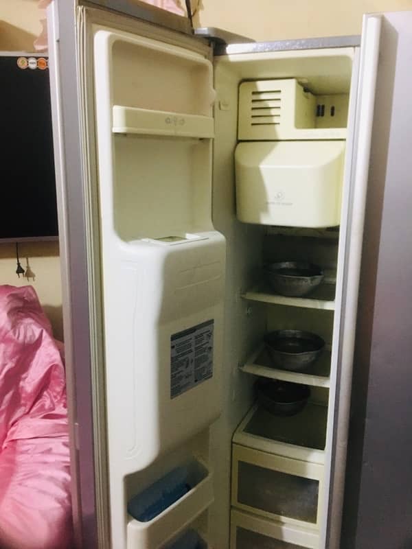 LG REFRIGERATOR DOUBLE DOOR 8