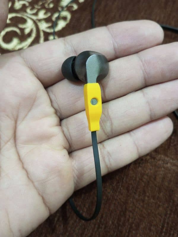 iphone 11 earphone 2