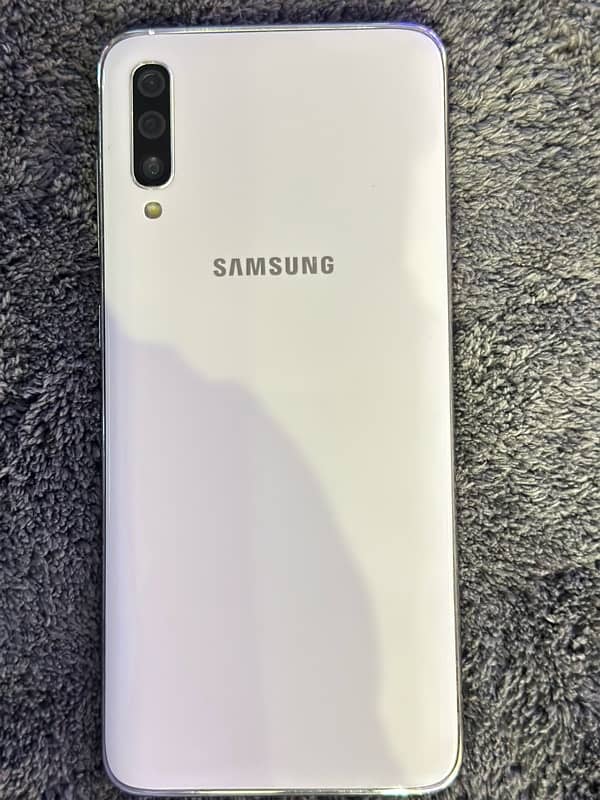 samsung a70  6/128 white 3