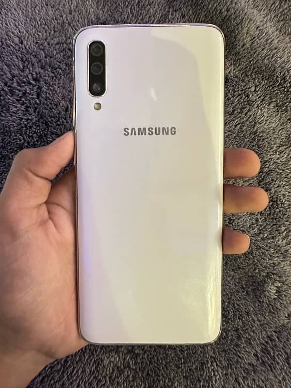 samsung a70  6/128 white 4