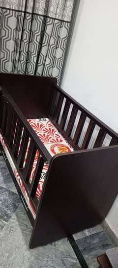 wooden baby cot 0