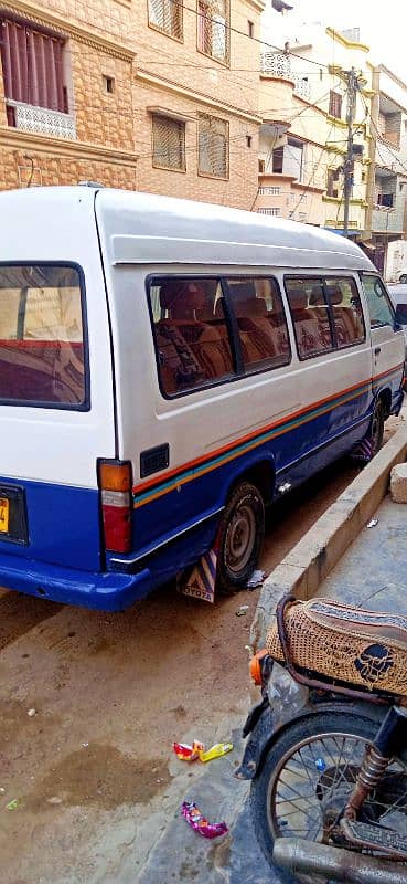 Toyota hiace 4