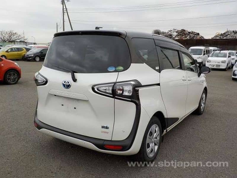 Toyota Sienta 2019 1