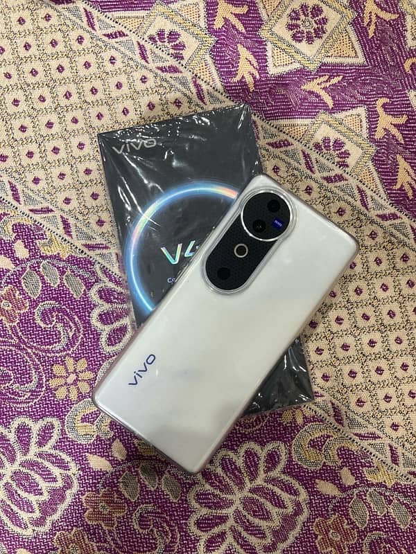 vivo v40 1