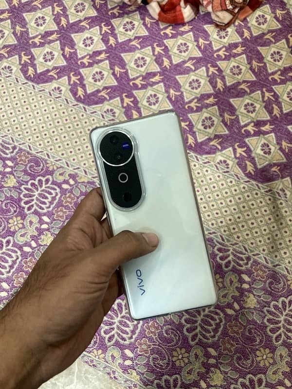 vivo v40 3