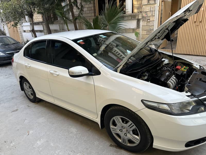 Honda City IVTEC 2015 1.3 White Color and Rawalpindi Registered 2