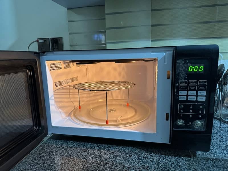 haier HMN-45110EGB microwave oven in perfect condition for sale 1