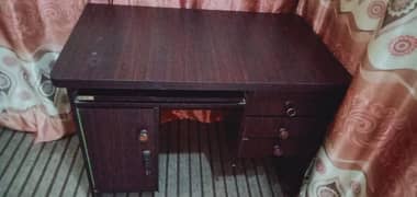 dark brown computer table