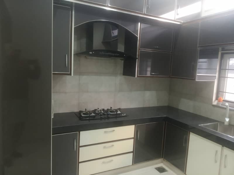 10 MARLA UPPER PORTION AVAILABLE FOR RENT 5