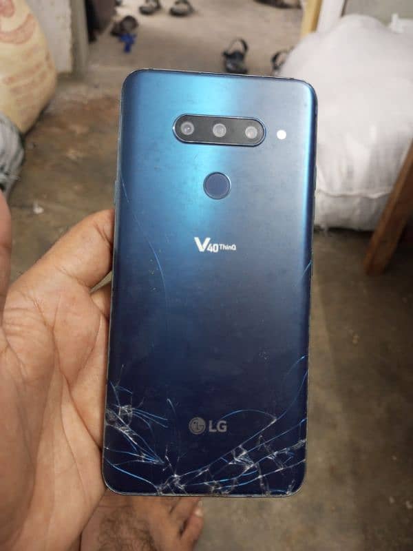 lg v40 6/128 10/9 condition pta opprive 1