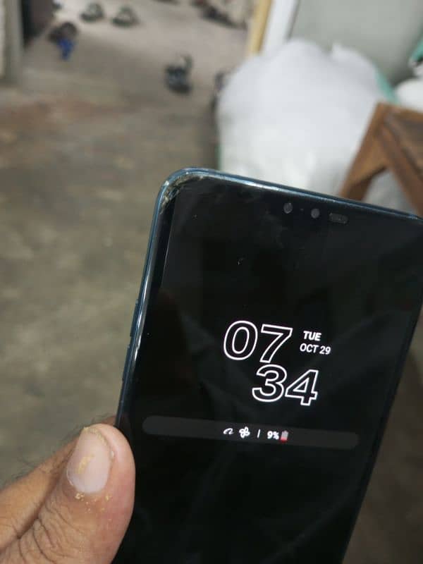 lg v40 6/128 10/9 condition pta opprive 3