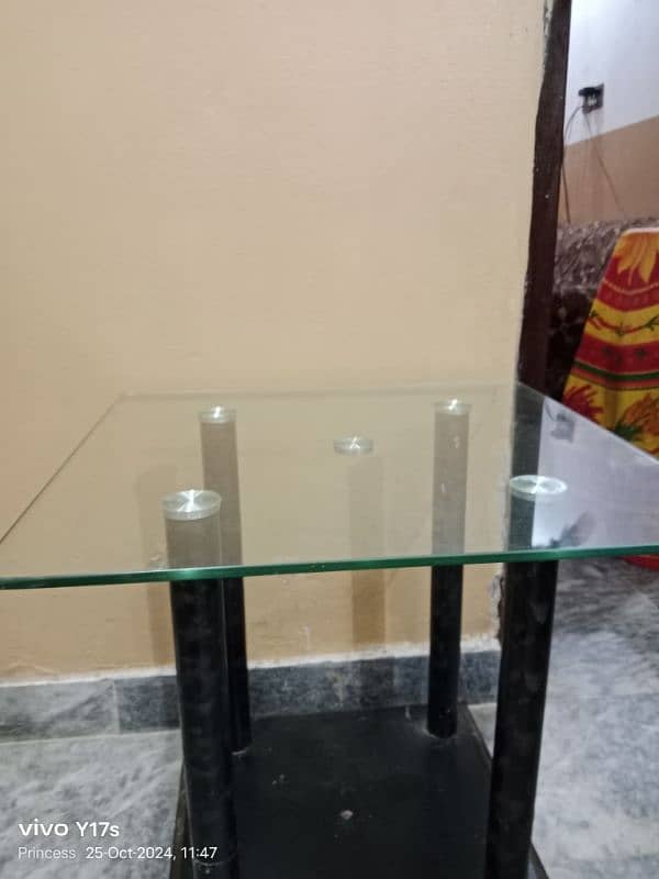 2 side tables one centre 6