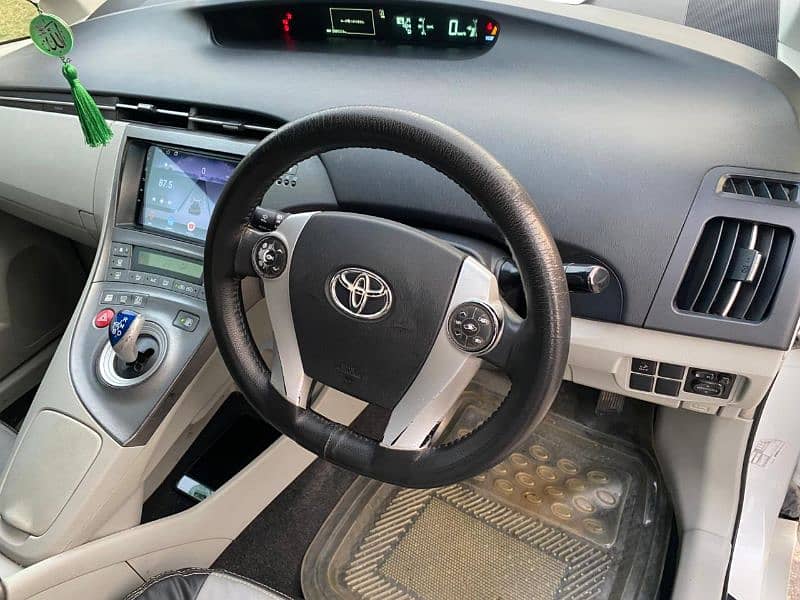 Toyota Prius 2012/16 Model 6