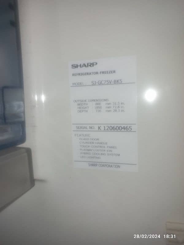 sharp fridge for sale( not working) 3