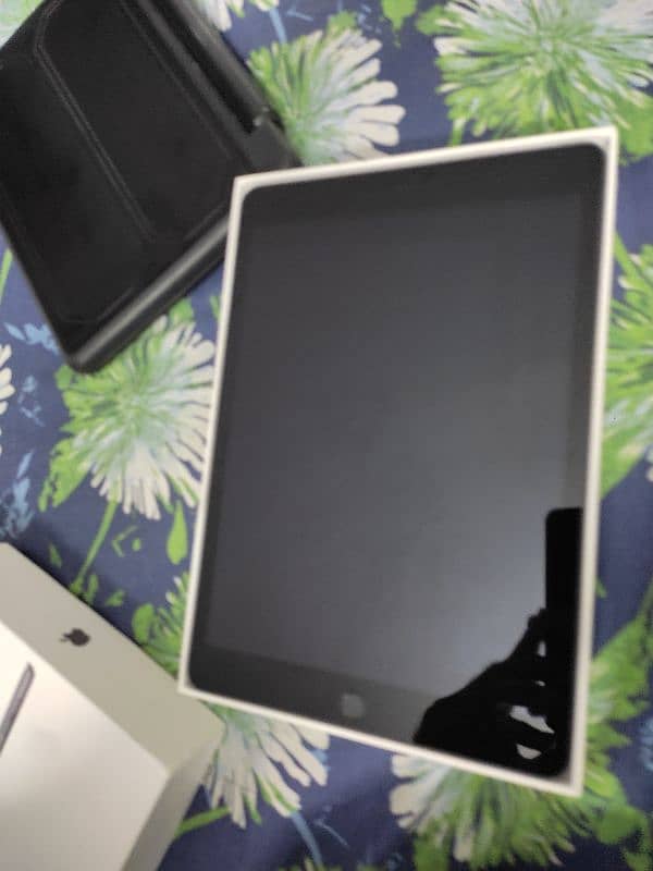 Apple IPAD 9TH Generation Like New 1