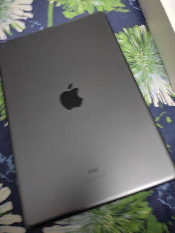 Apple IPAD 9TH Generation Like New 4