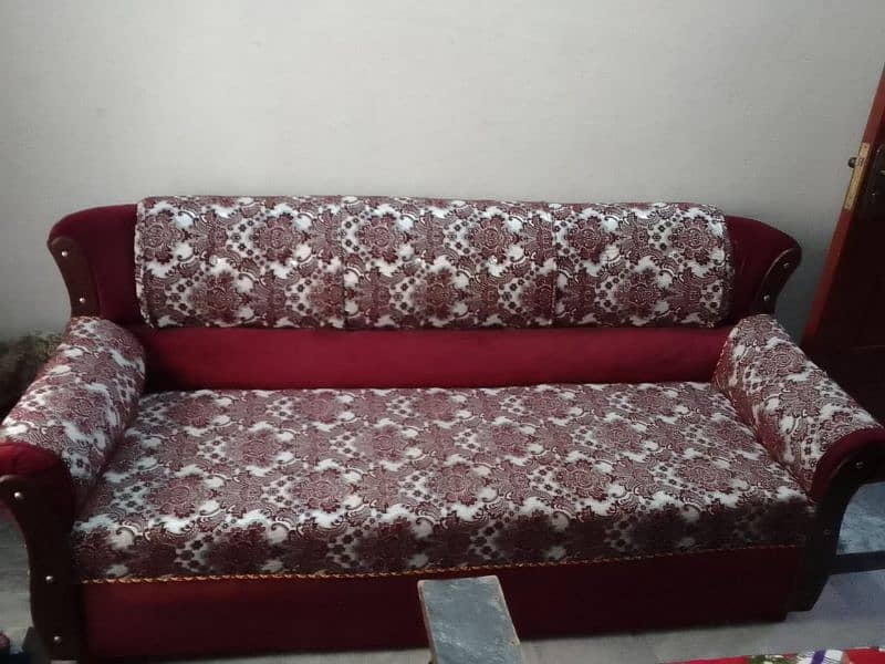 5 seater new condition sofa set with mirror table 2