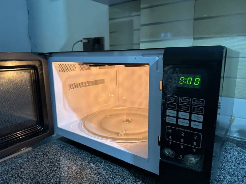 Haier HMN-45110EGB microwave oven in perfect condition for sale 3