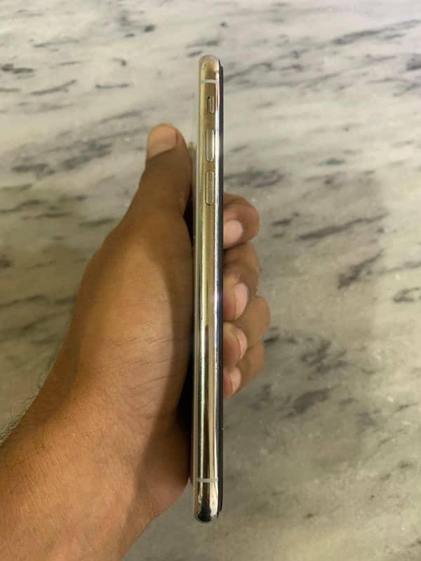 APPLE IPHONE X 7