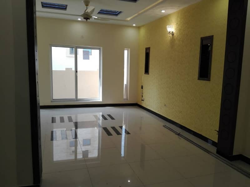 4500 Square Feet Upper Portion In Only Rs. 160000 1