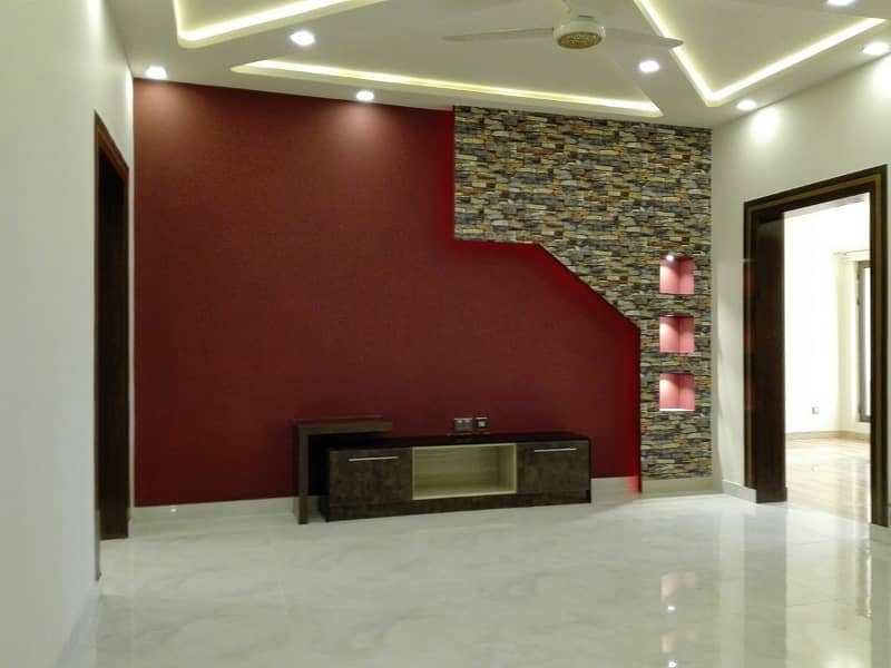 4500 Square Feet Upper Portion In Only Rs. 160000 4