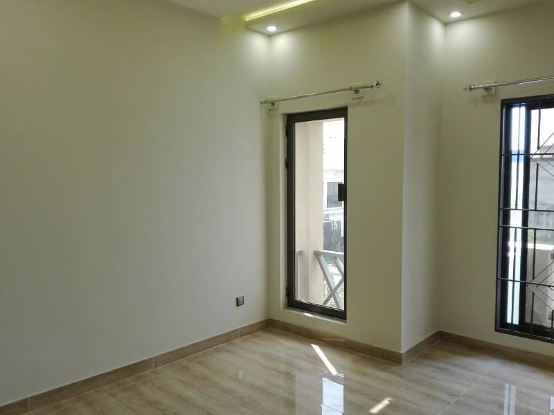 4500 Square Feet Upper Portion In Only Rs. 160000 5