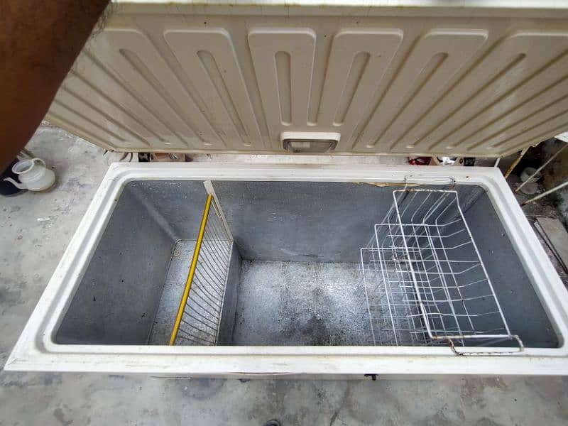 waves full size deep freezer working perfectly 1