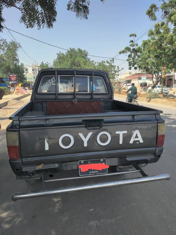 Toyota Hilux 1986 double cabin 4x4 3