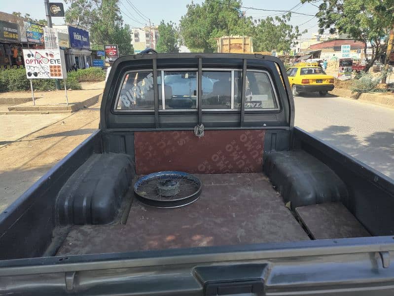 Toyota Hilux 1986 double cabin 4x4 8