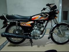 Honda 125 Black 2022 Model. Original condition. Total genein. 03056388474