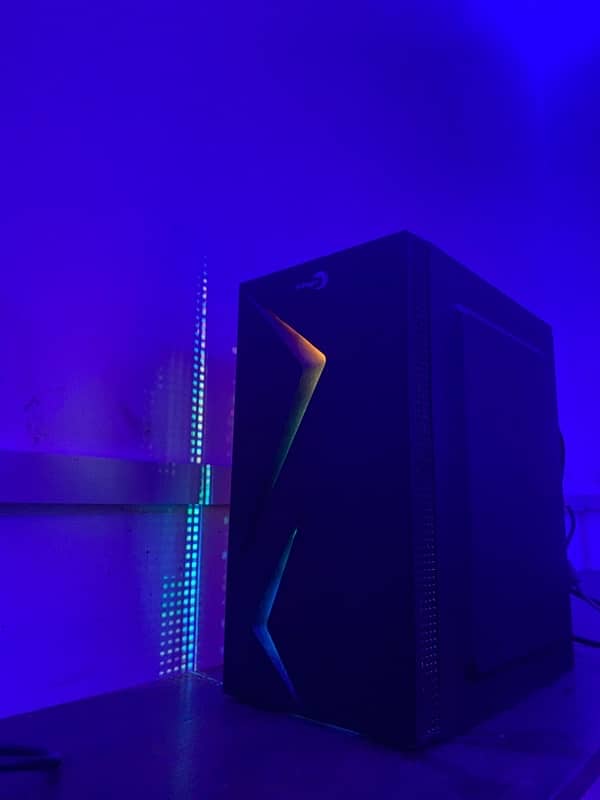 Gaming pc complete set up and monitor with rx 970 4gb 2