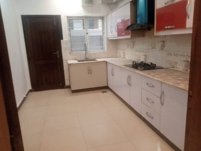 10 Marla Double Unit House Available For Rent, 1