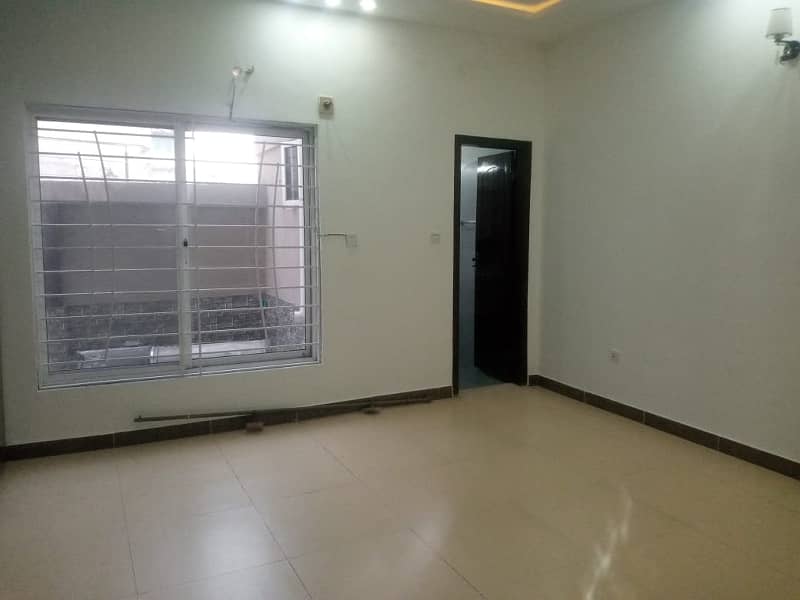 10 Marla Double Unit House Available For Rent, 4