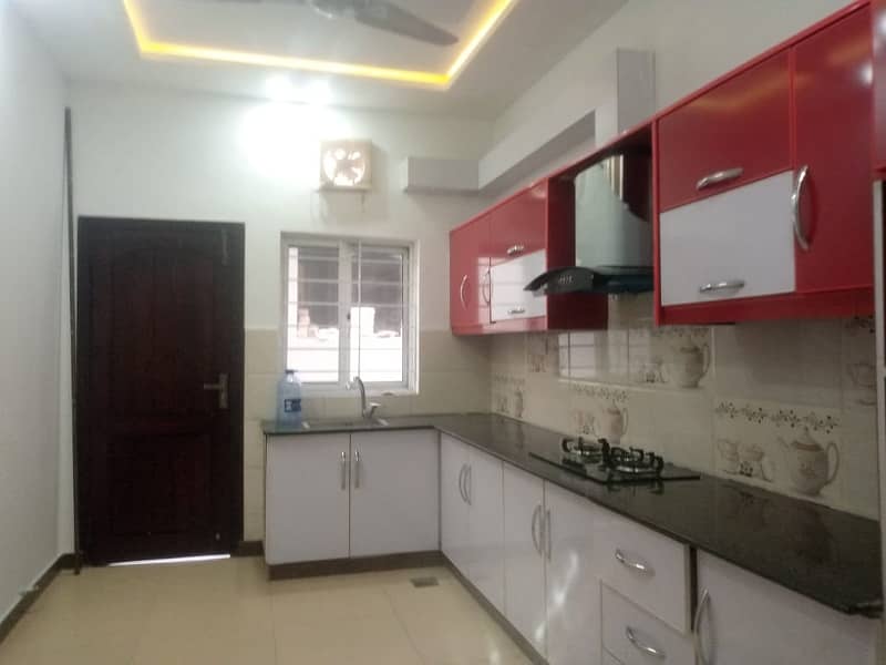 10 Marla Double Unit House Available For Rent, 8