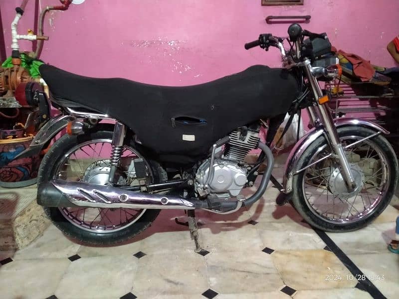 Honda CG 125  5 stroke Spatiol edition self start red colour 3