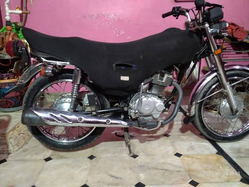 Honda CG 125  5 stroke Spatiol edition self start red colour 4