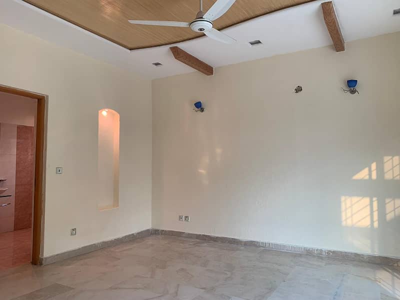 01 Kanal Slightly Used Modern House For Rent GG-Block DHA Phase 4 Lahore 19