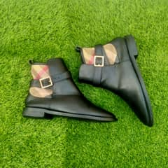 Burberry Hightop Shoes Size: 38