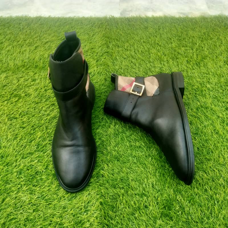 Burberry Hightop Shoes Size: 38 3