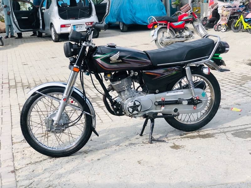 neat clean bike  no worked is required - lahore number 1