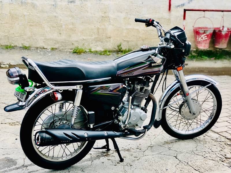 neat clean bike  no worked is required - lahore number 3