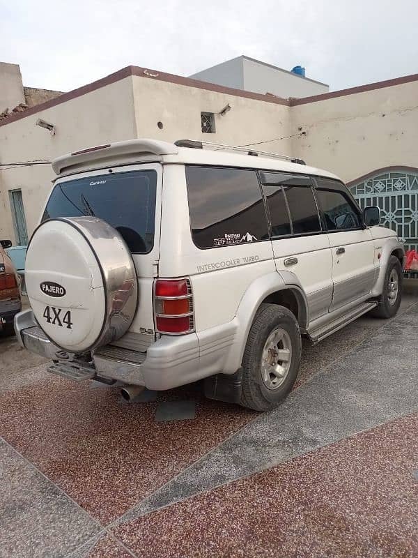 Mitsubishi Pajero 1993 3