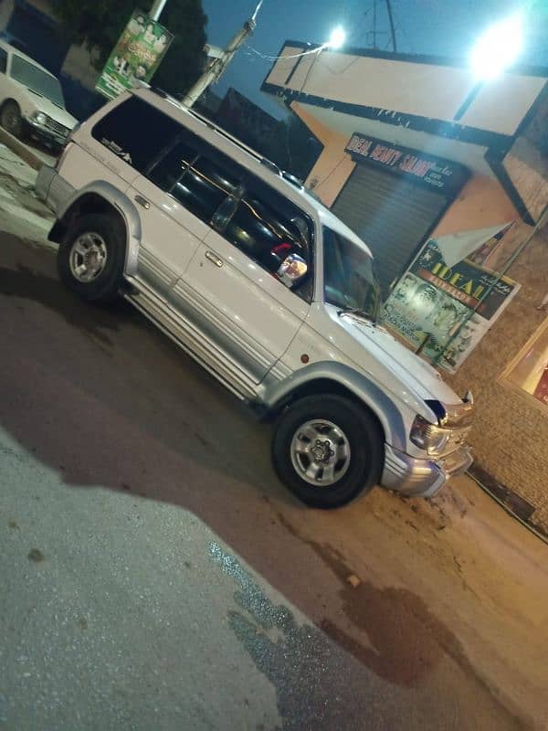 Mitsubishi Pajero 1993 11