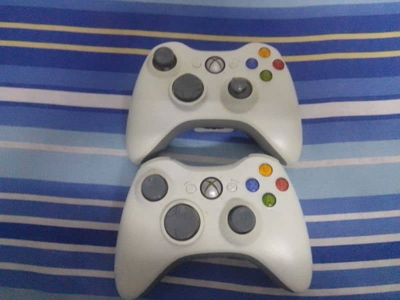 X box 360 . . . . 2 controllers 1