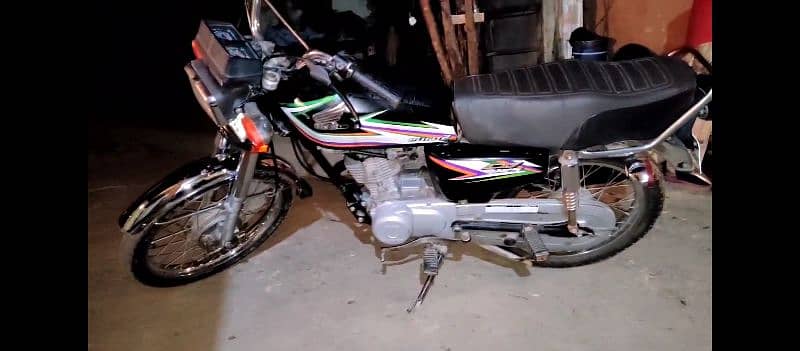 Honda 125 2016 model.  good condition. original condition 1