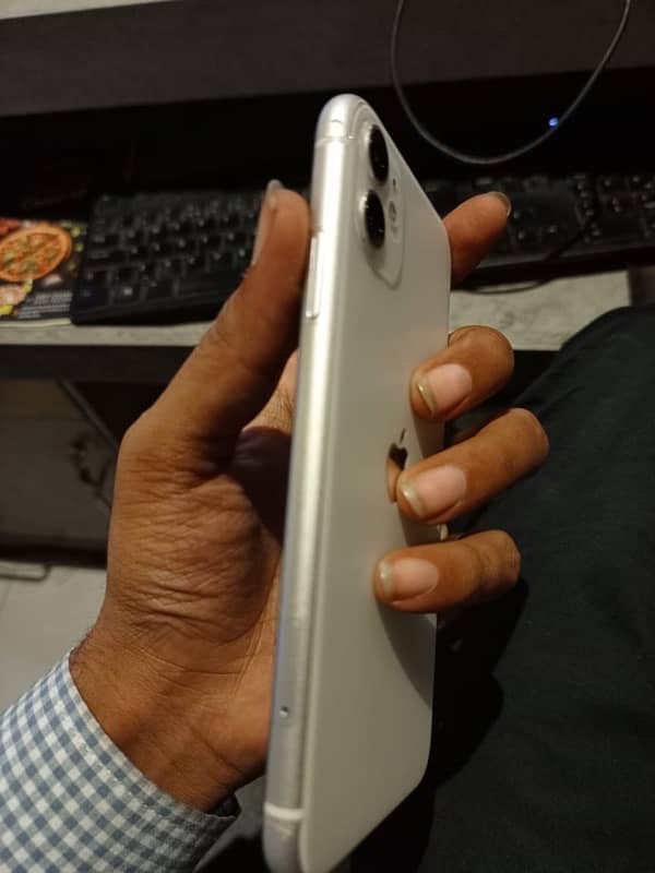 Iphone 11  White 2