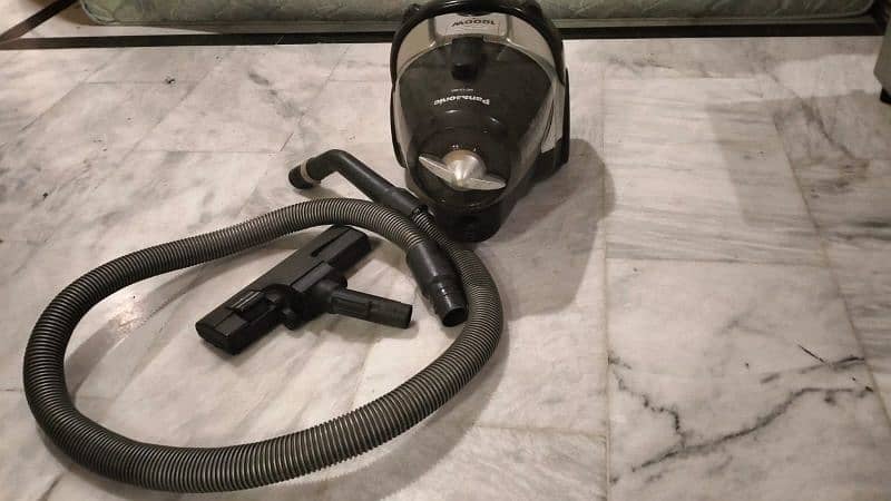 PANASONIC VACUUM CLEANER 1800W 1